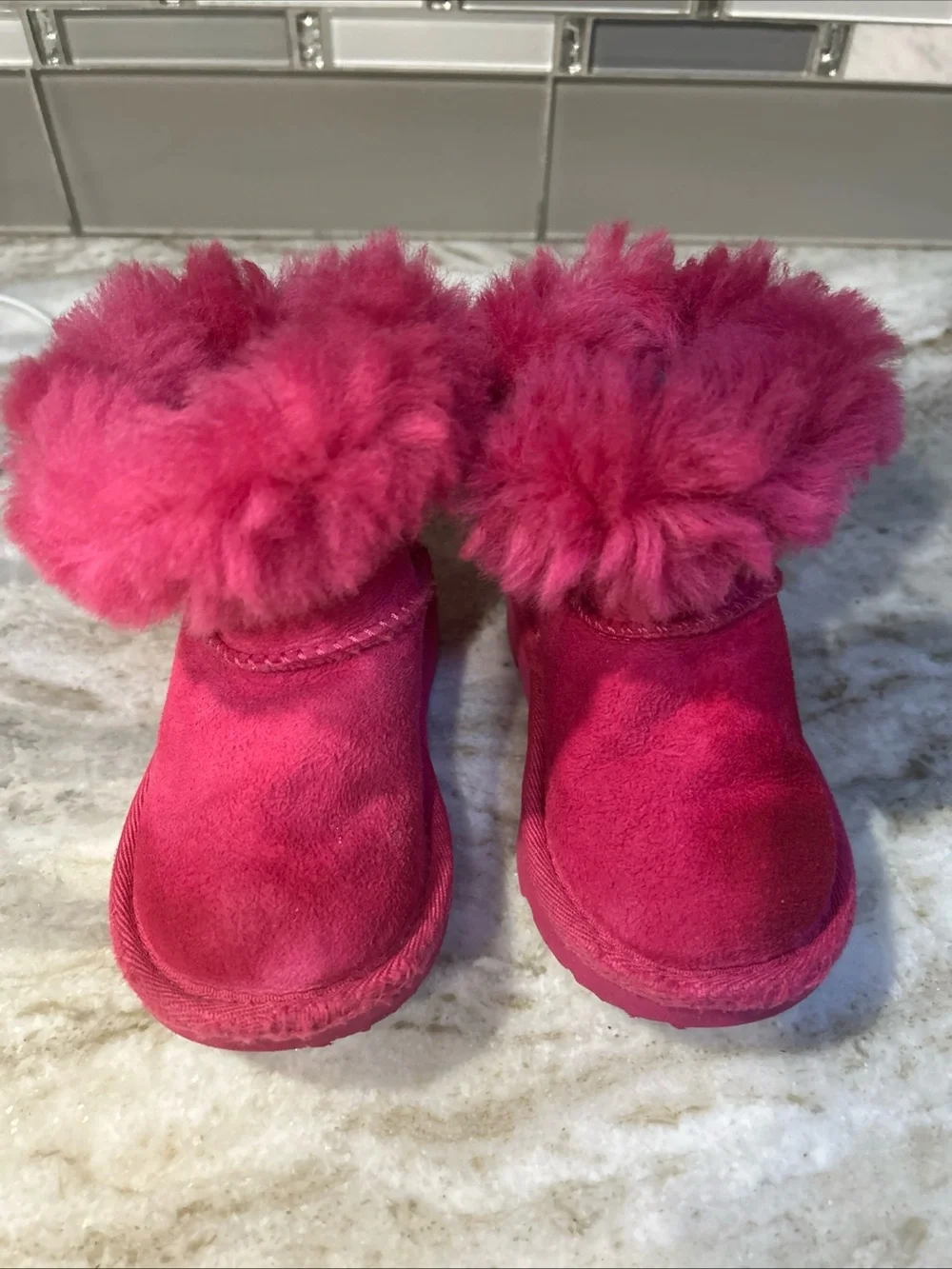 UGG Kids Classic Shearling Suede Hot  Pink Boots Toddler Girl Sz 6 Warm Winter.